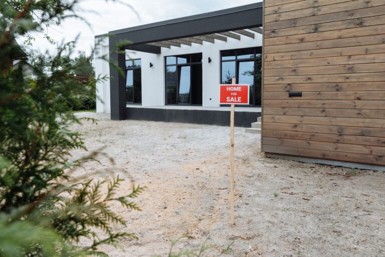 Luxury Summerhouses: Premium Listings for Discerning Buyers