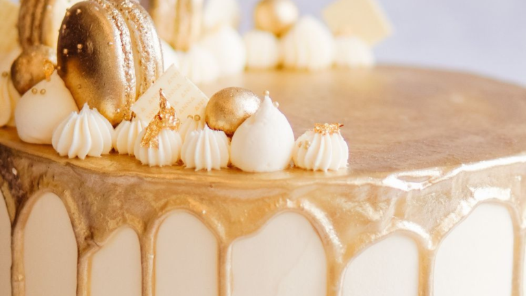 Make Every Cake Sparkle with Safe and Gorgeous Edible Glitter